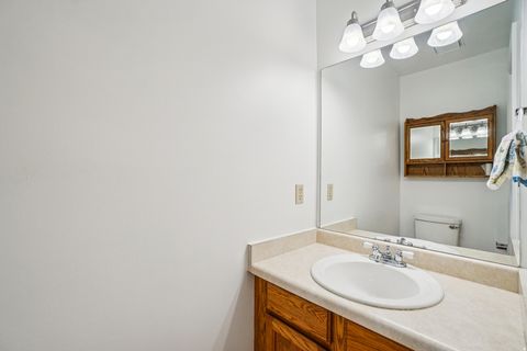Tiny photo for 552 W 2900 S, Bountiful, UT 84010 (MLS # 2132764)