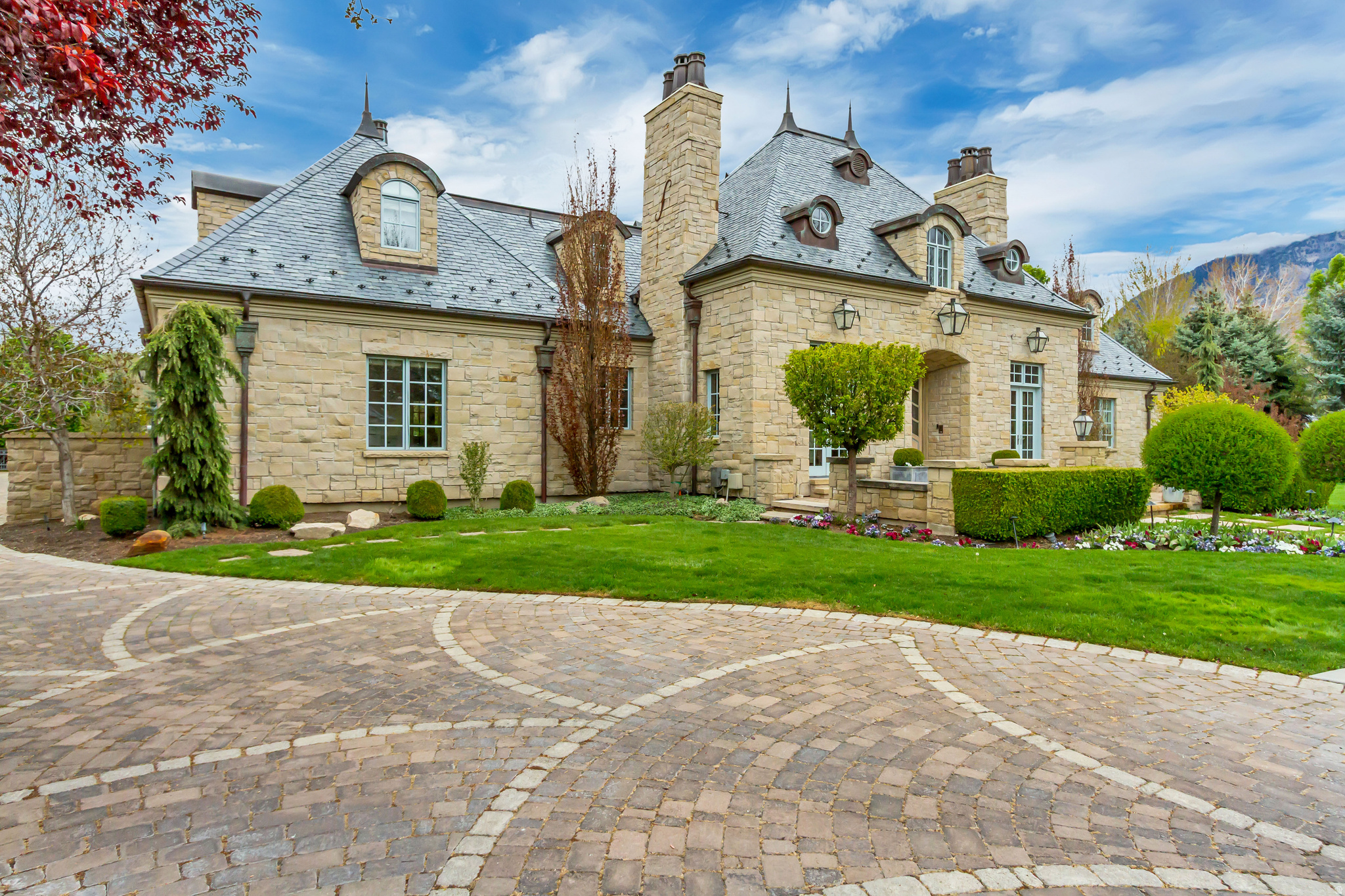 STONE GATE - Residential