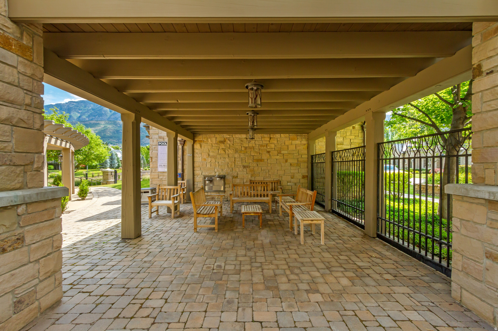 STONE GATE - Residential