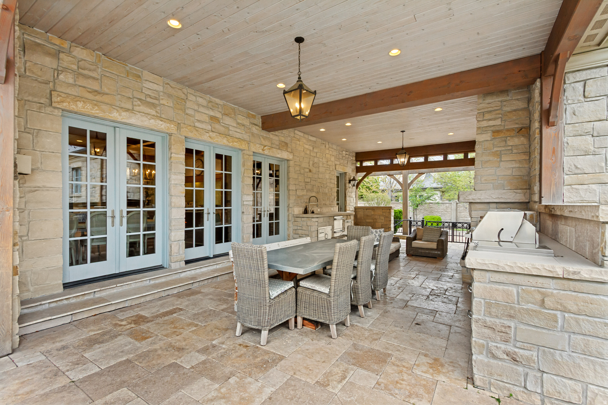 STONE GATE - Residential