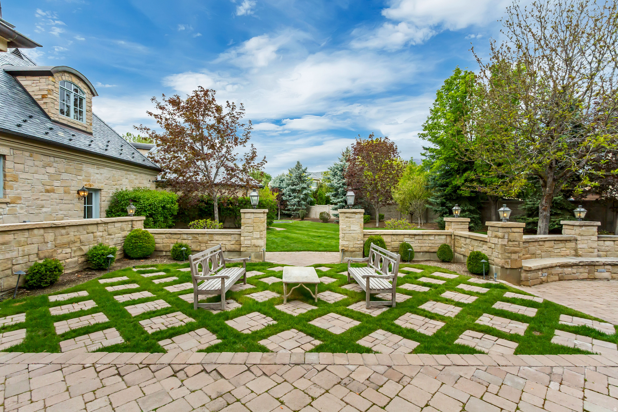 STONE GATE - Residential