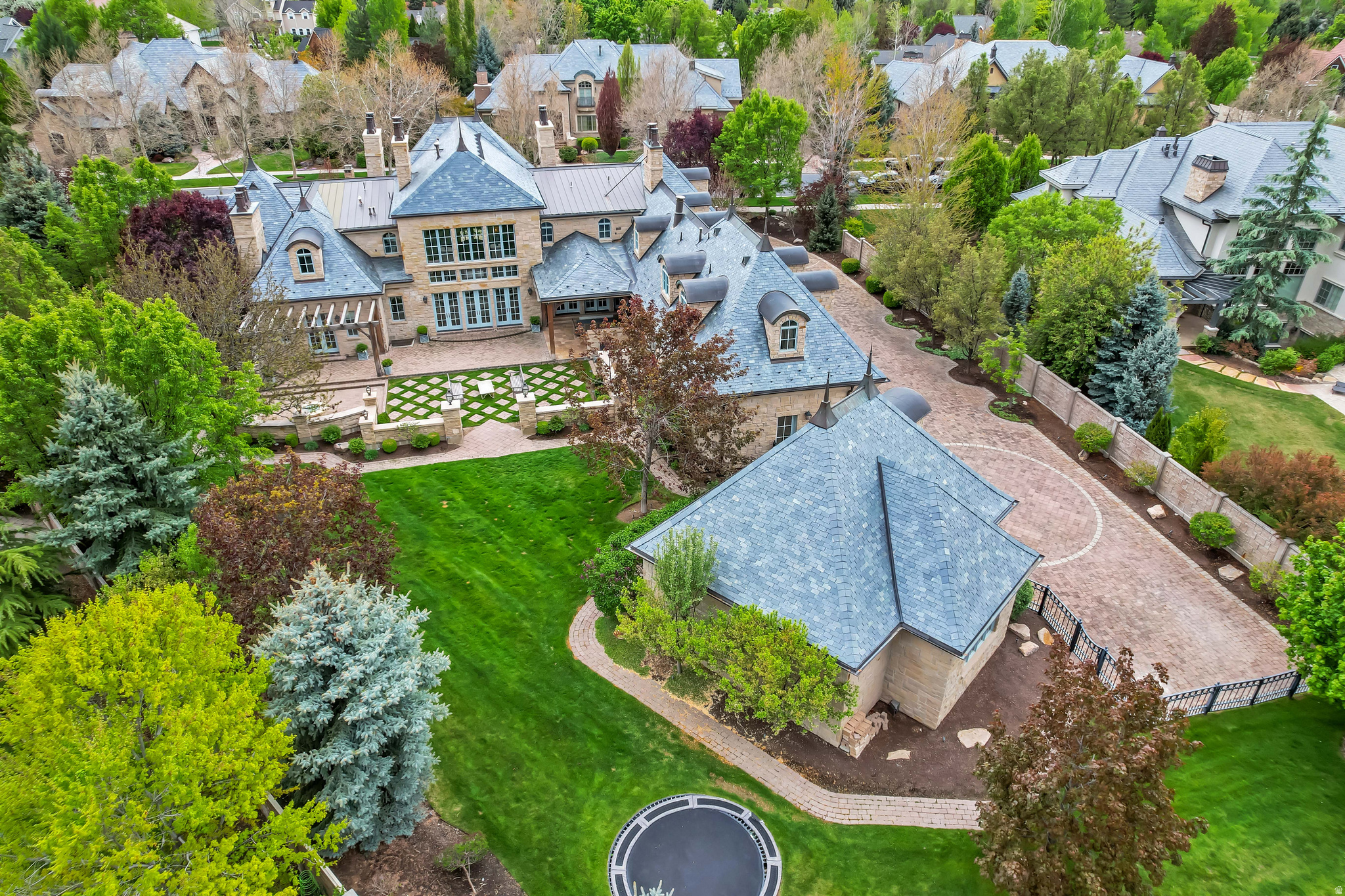 STONE GATE - Residential