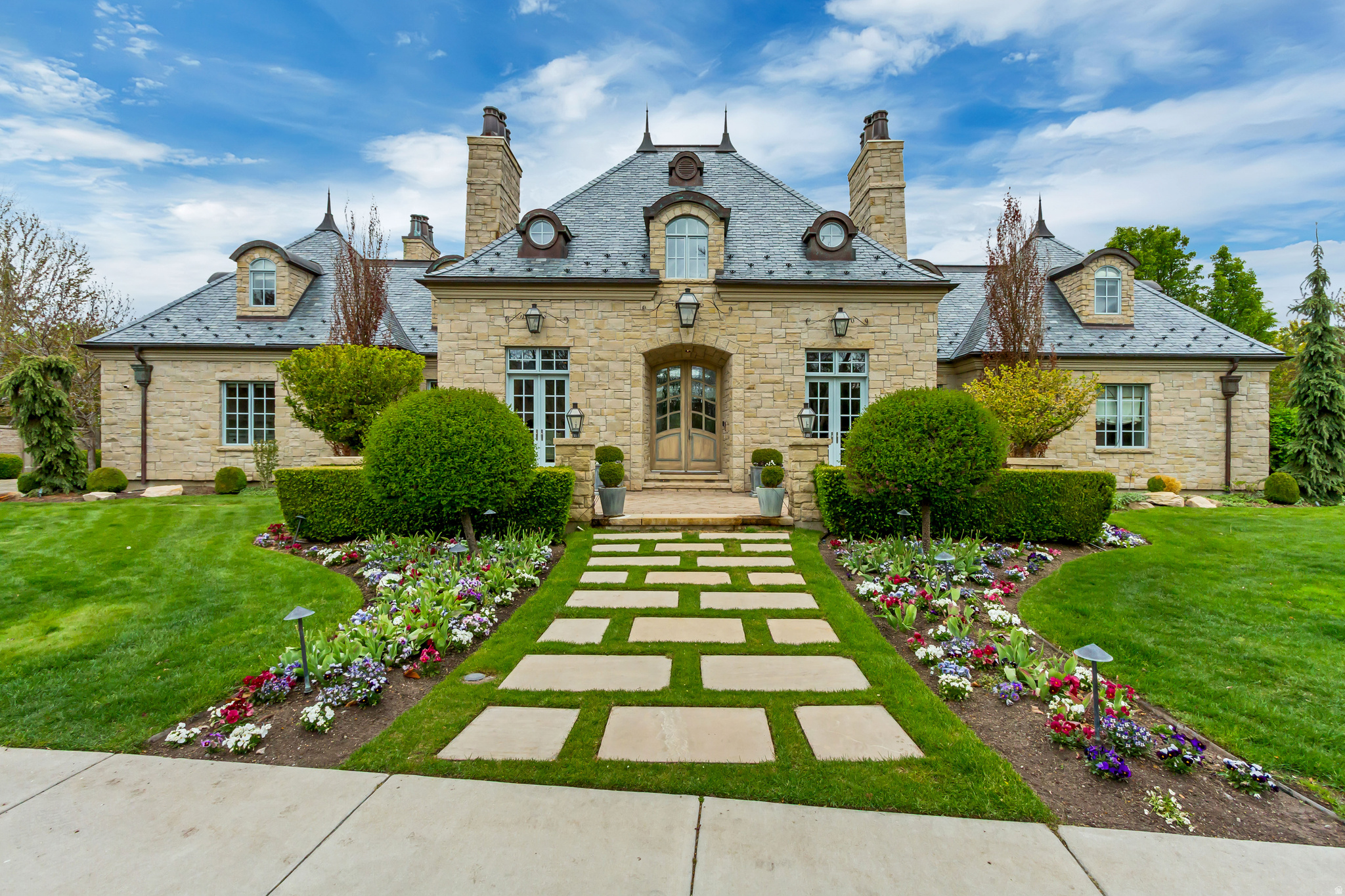 STONE GATE - Residential