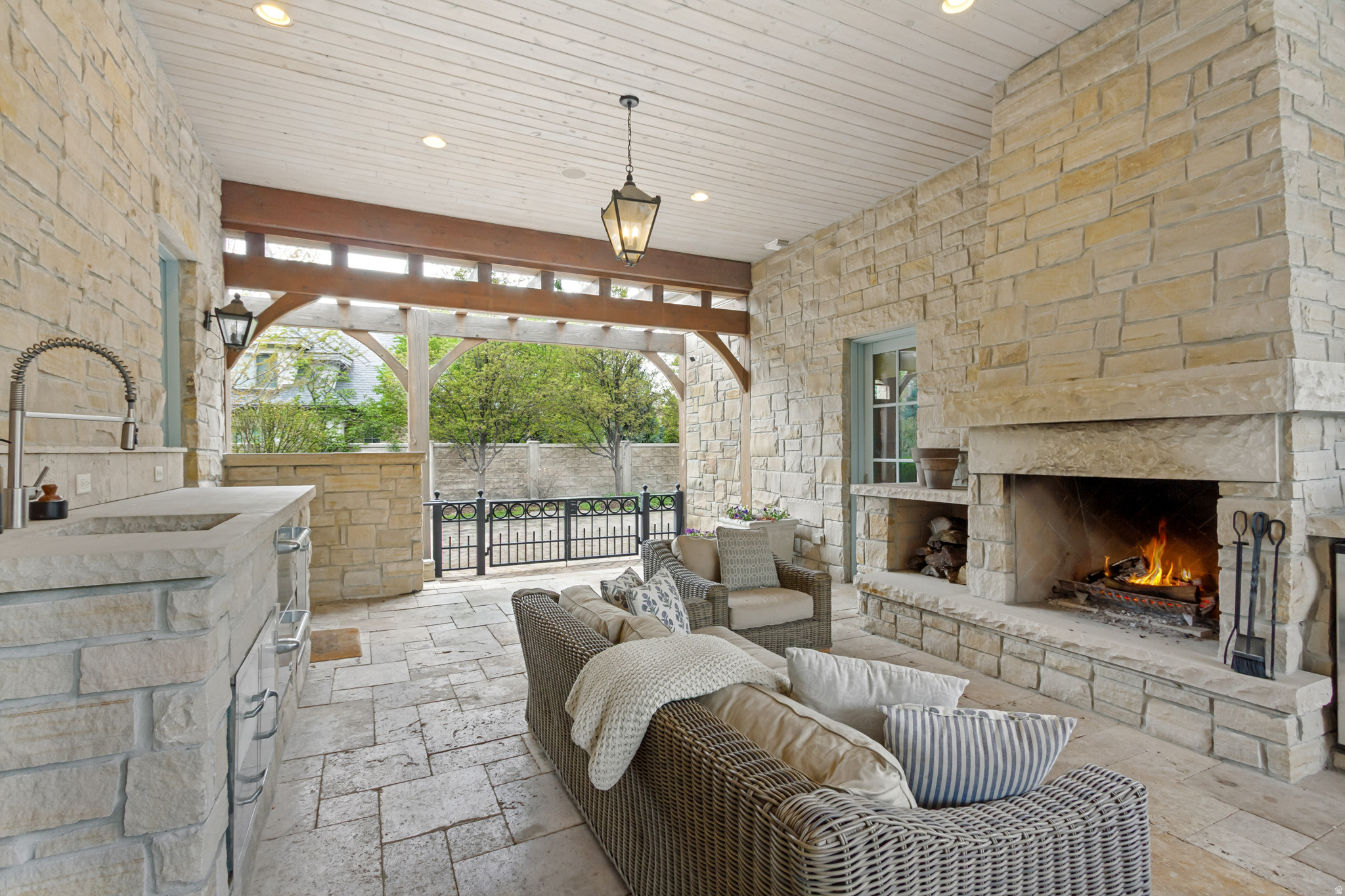 STONE GATE - Residential