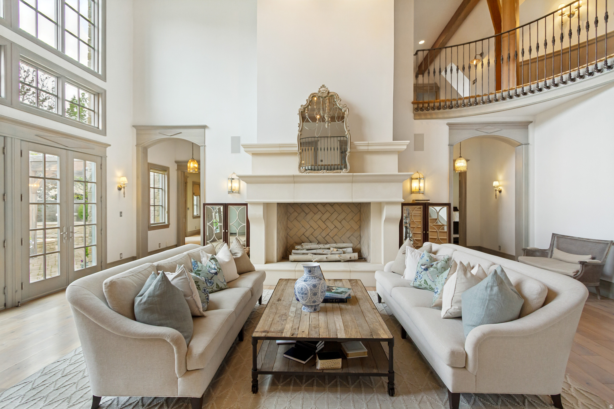 STONE GATE - Residential