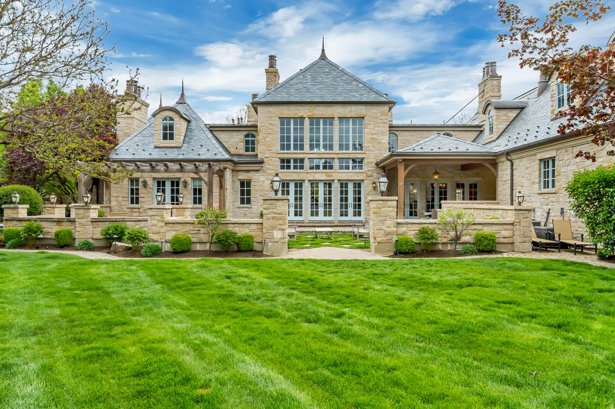 STONE GATE - Residential