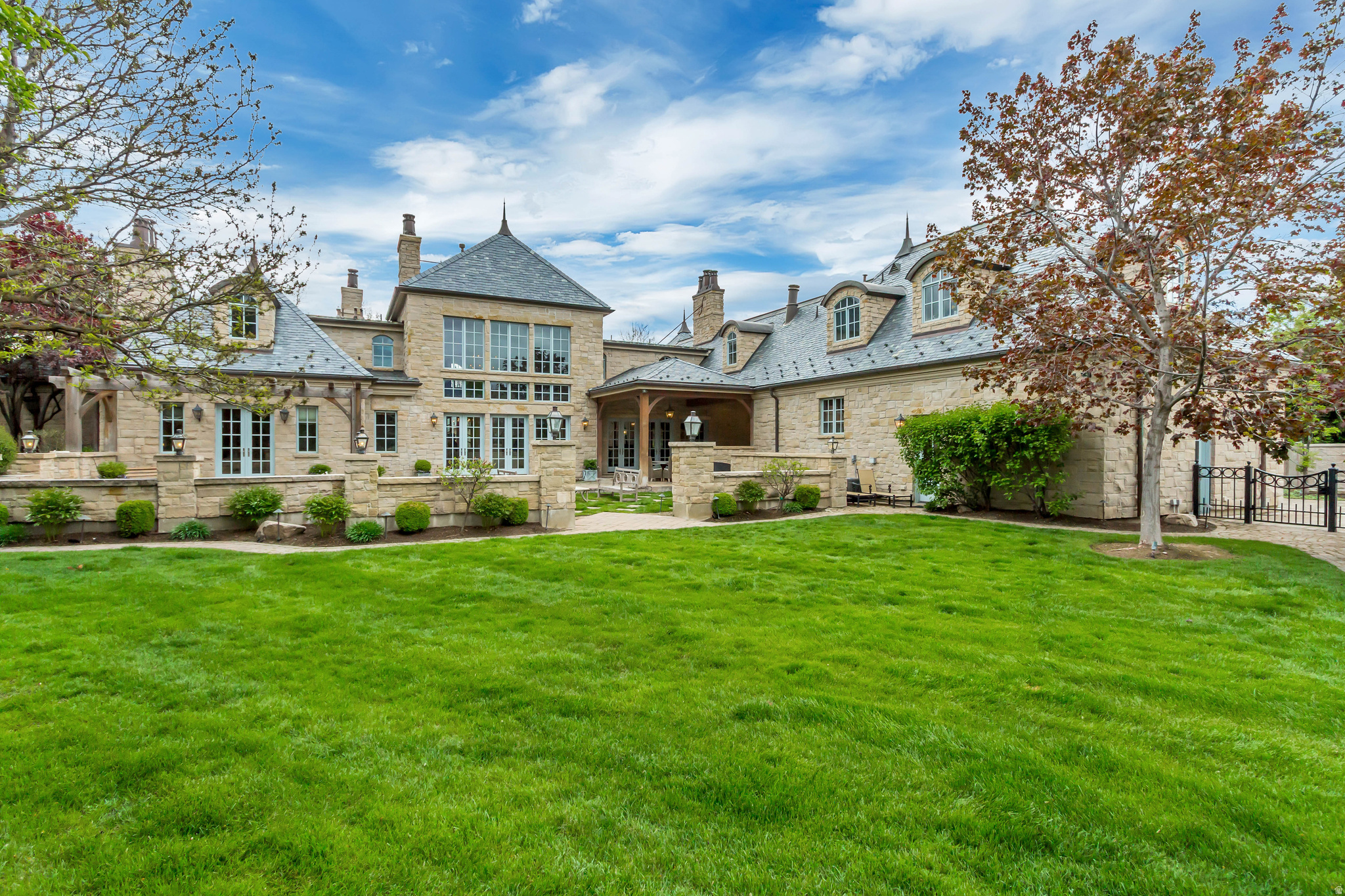 STONE GATE - Residential