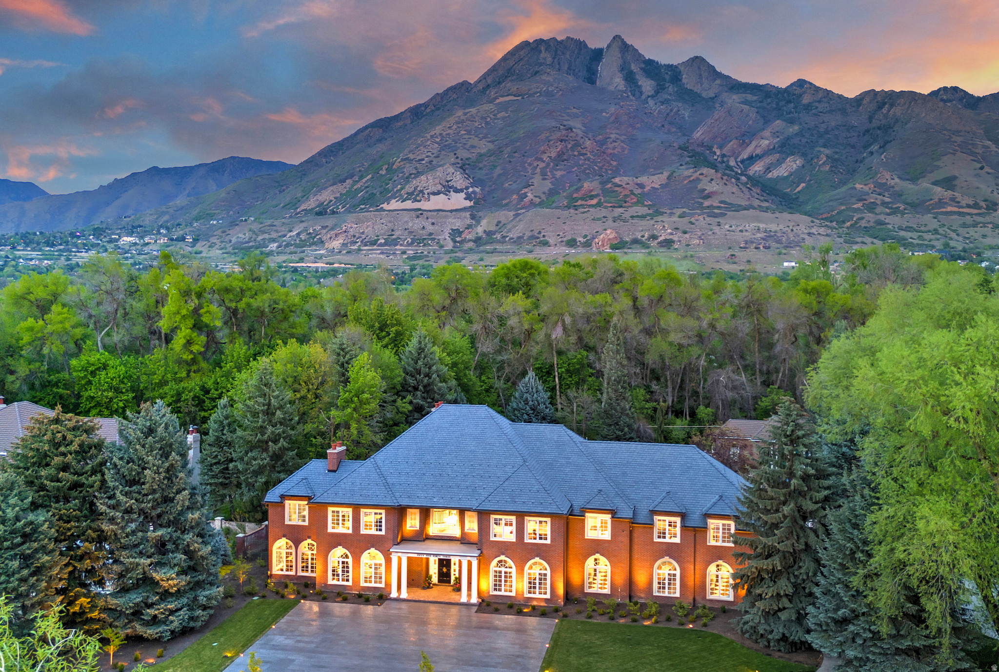 WALKER WOODS - Residential