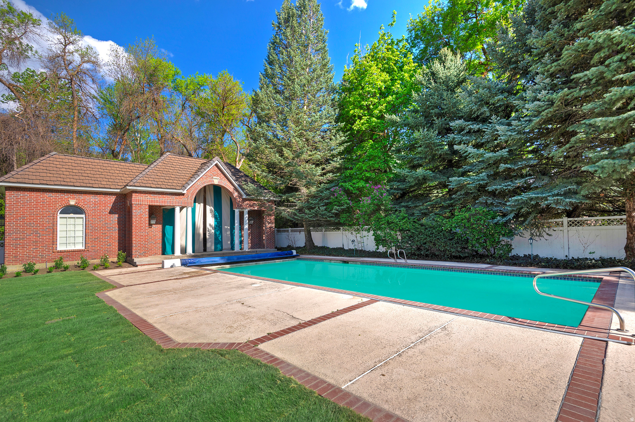 WALKER WOODS - Residential