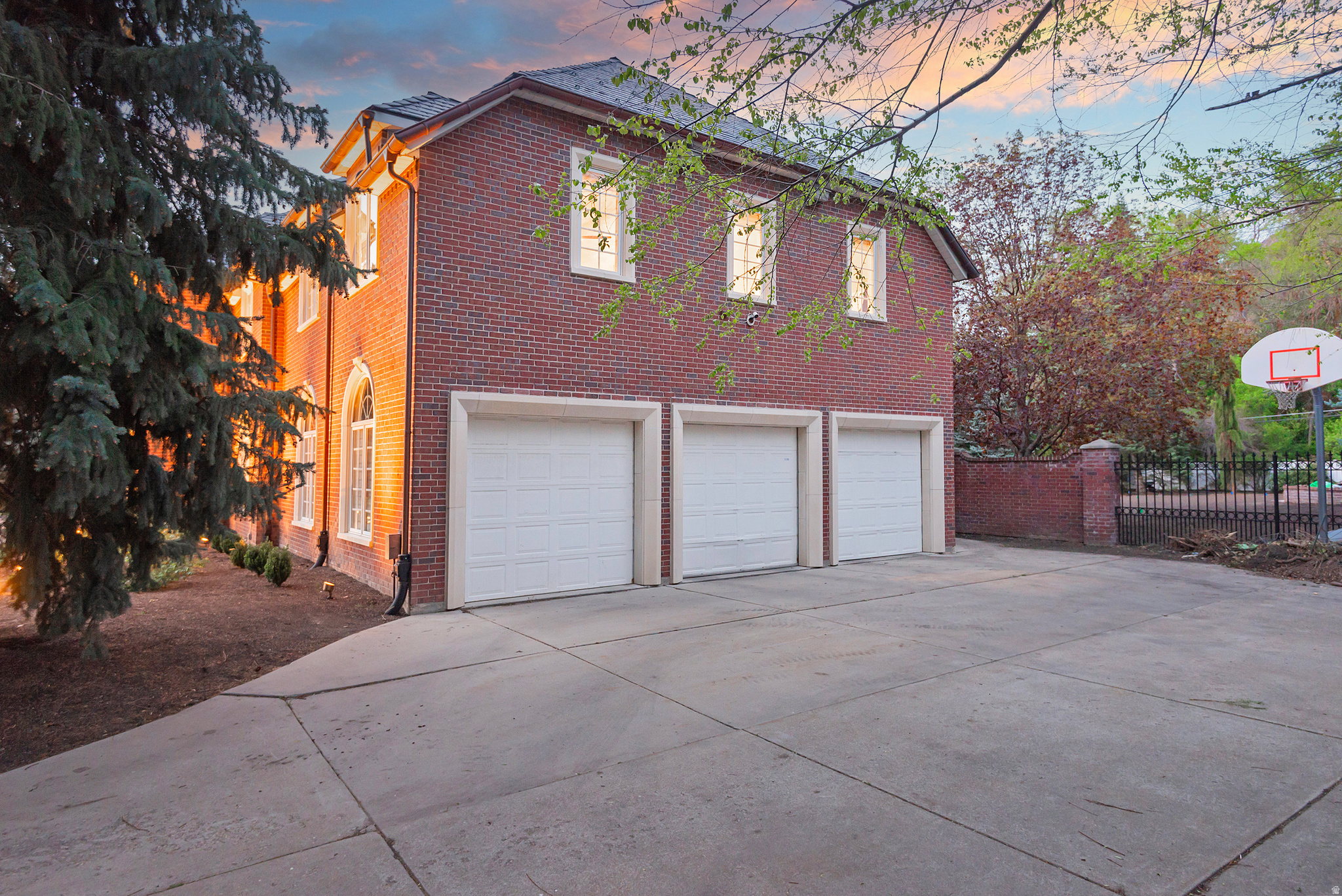 WALKER WOODS - Residential