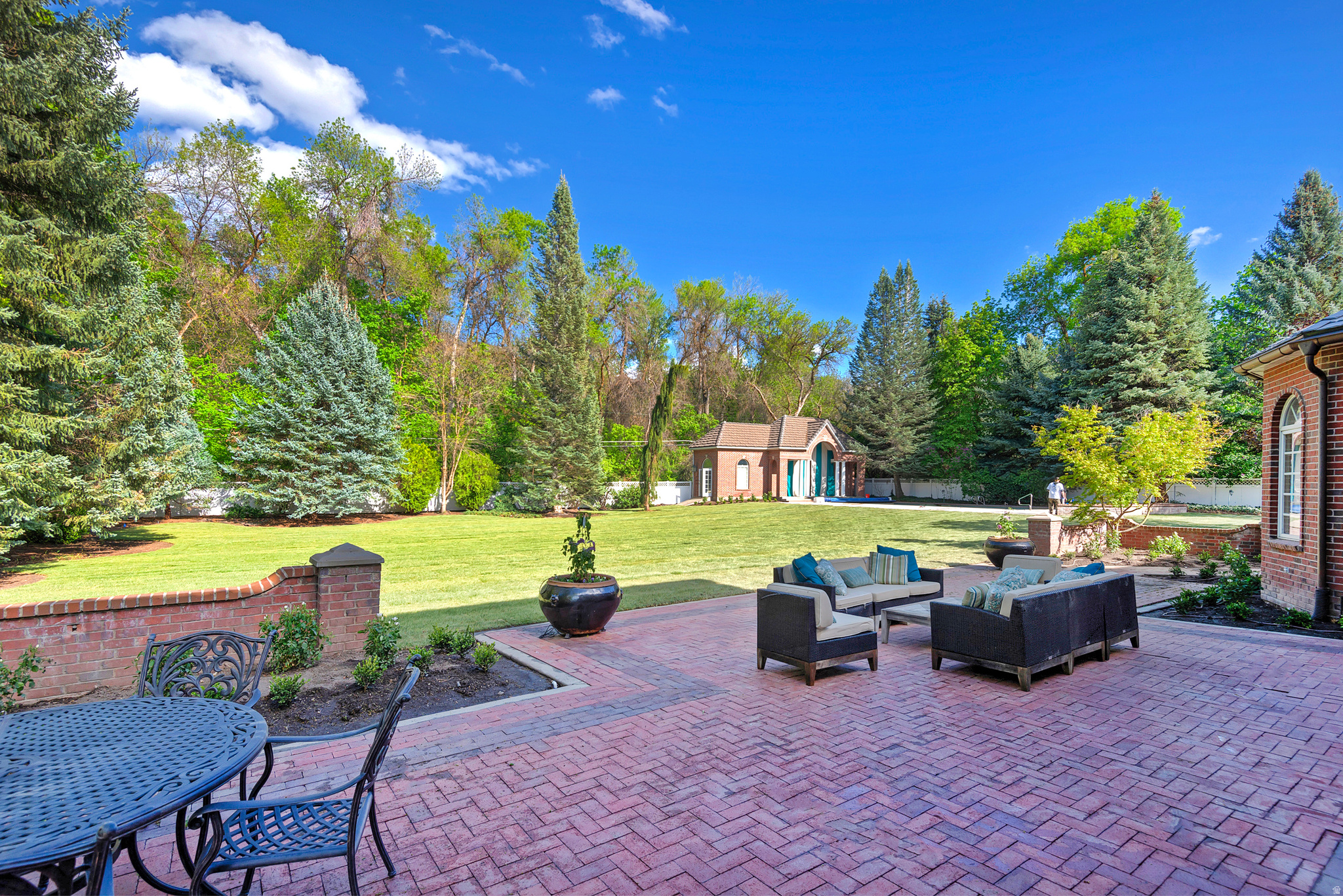 WALKER WOODS - Residential