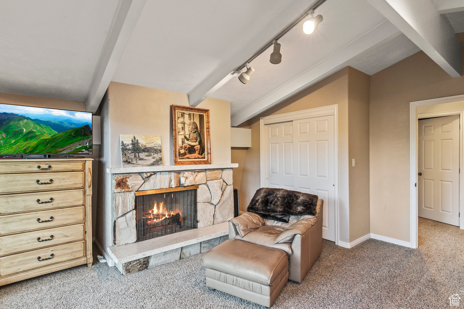 ASPEN HEART SUMMER HOMES - Residential