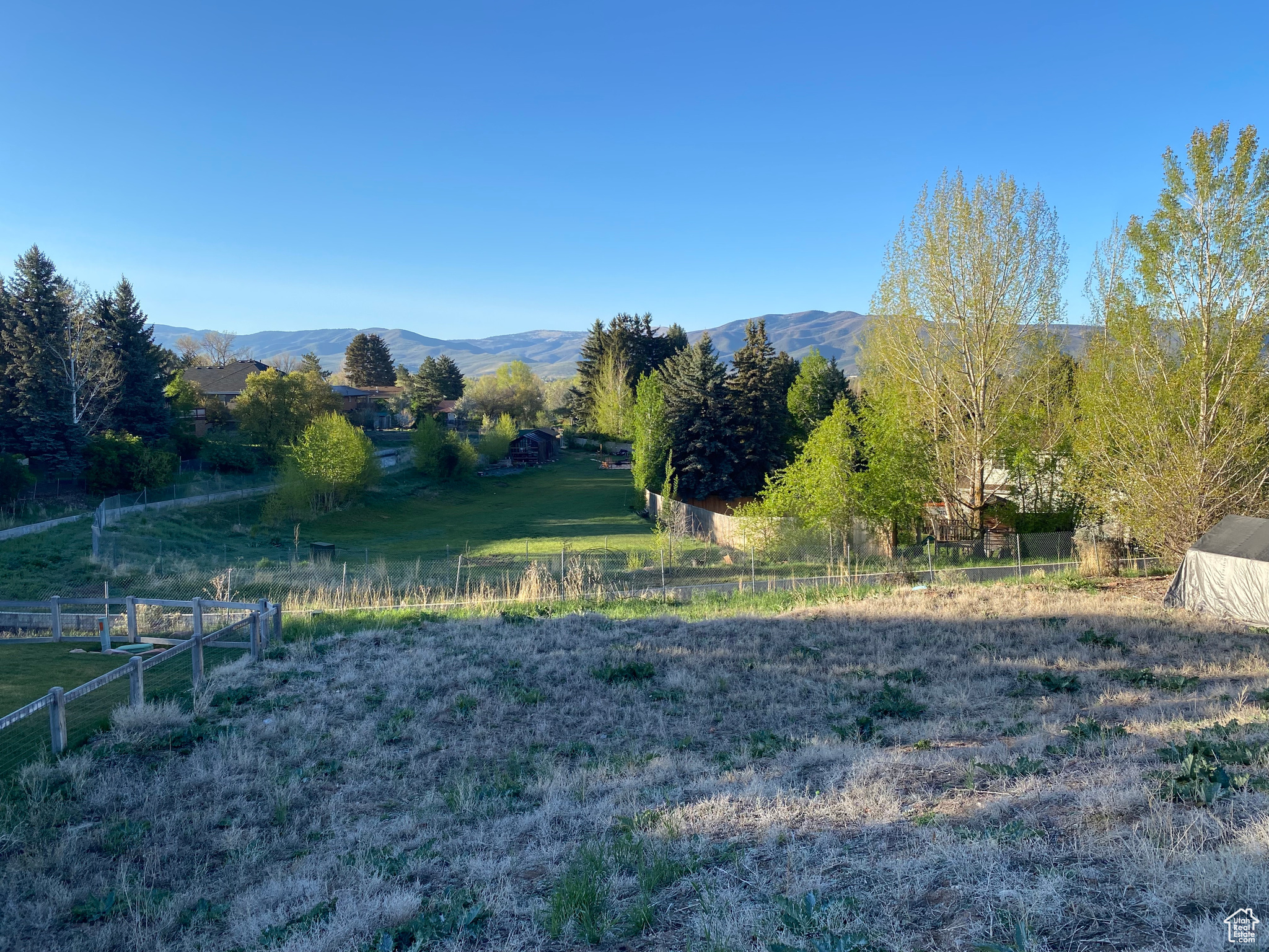 VALLEY HILLS ESTATES - Land