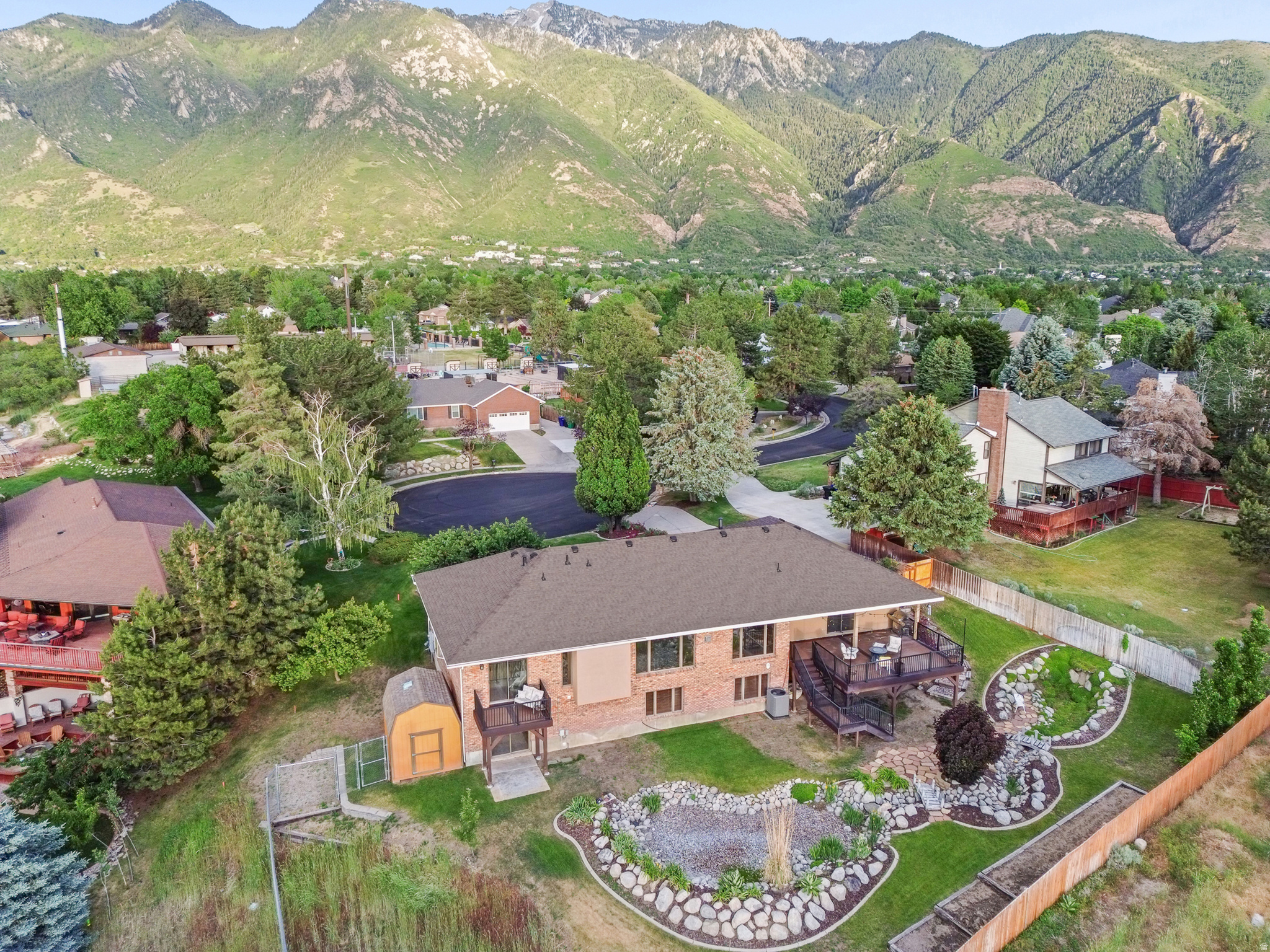 DIMPLE DELL RANCHETTES - Residential
