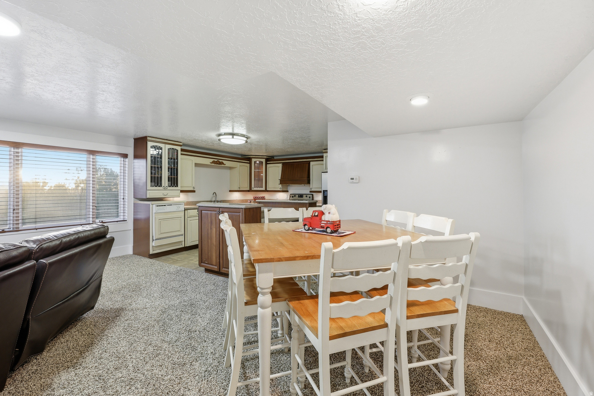 DIMPLE DELL RANCHETTES - Residential