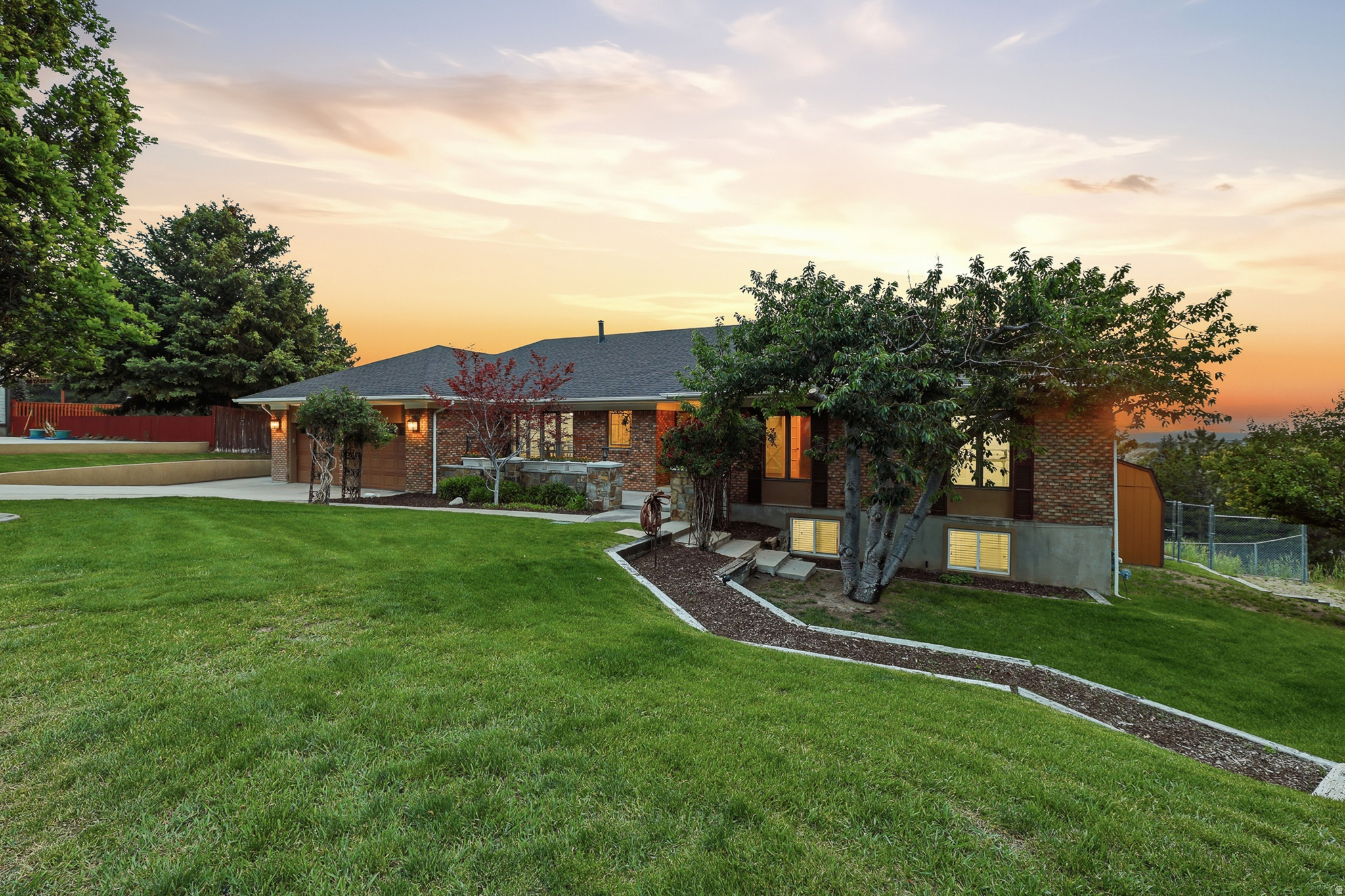 DIMPLE DELL RANCHETTES - Residential