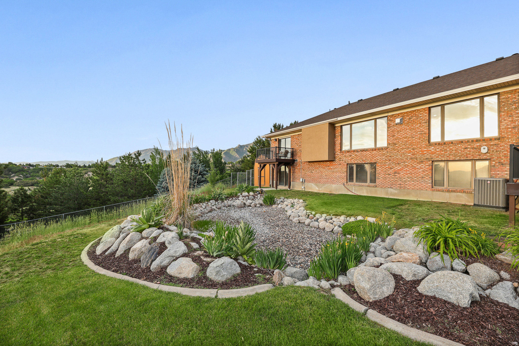 DIMPLE DELL RANCHETTES - Residential