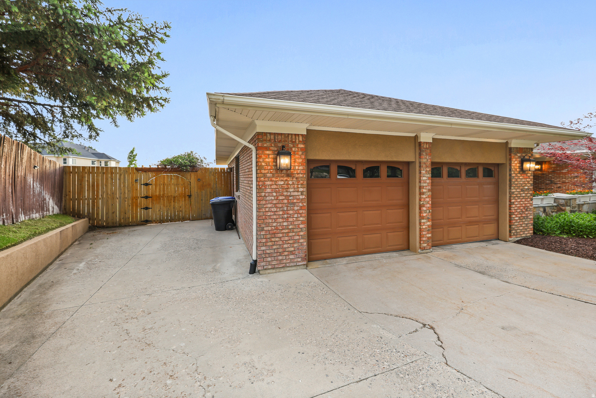 DIMPLE DELL RANCHETTES - Residential
