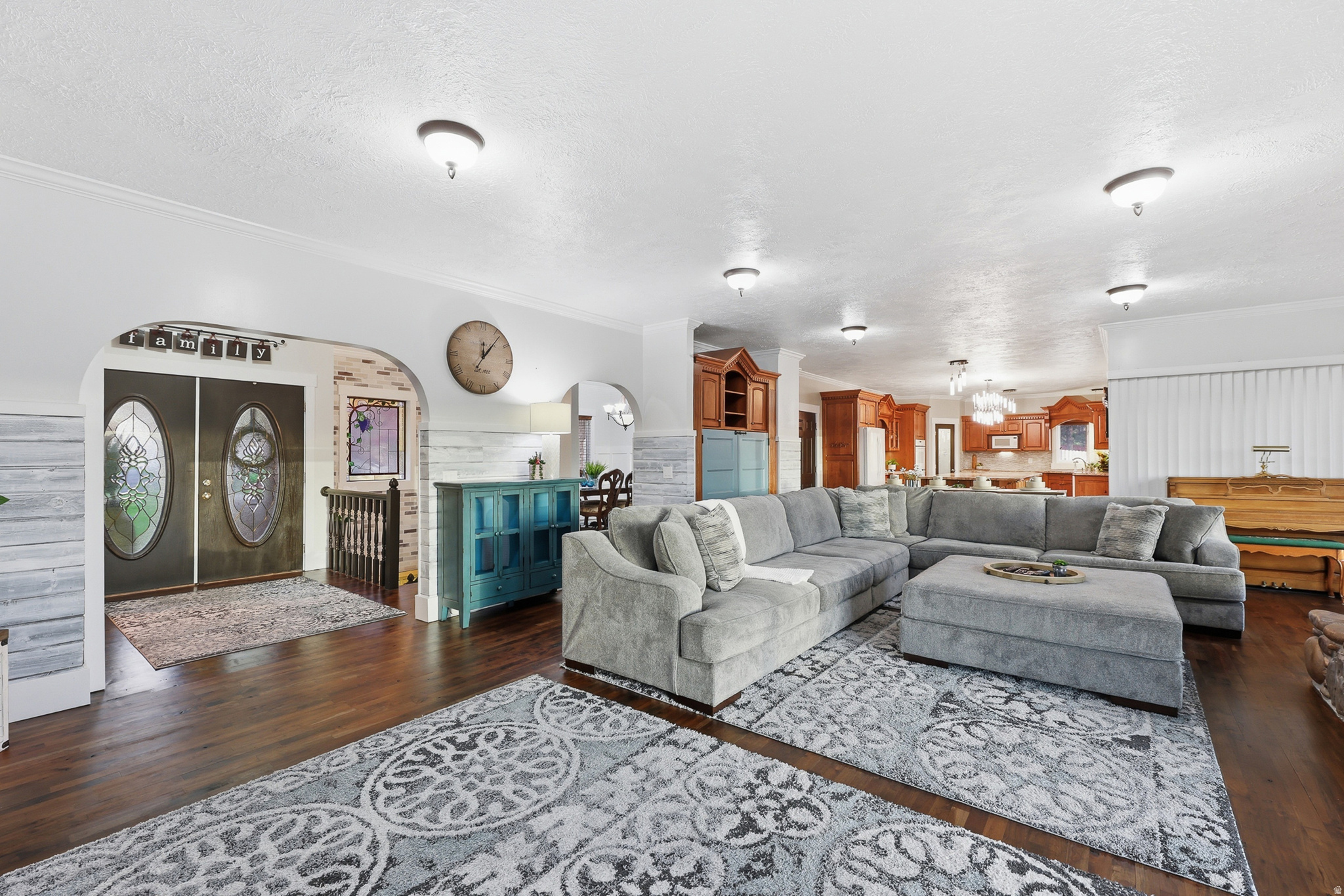 DIMPLE DELL RANCHETTES - Residential
