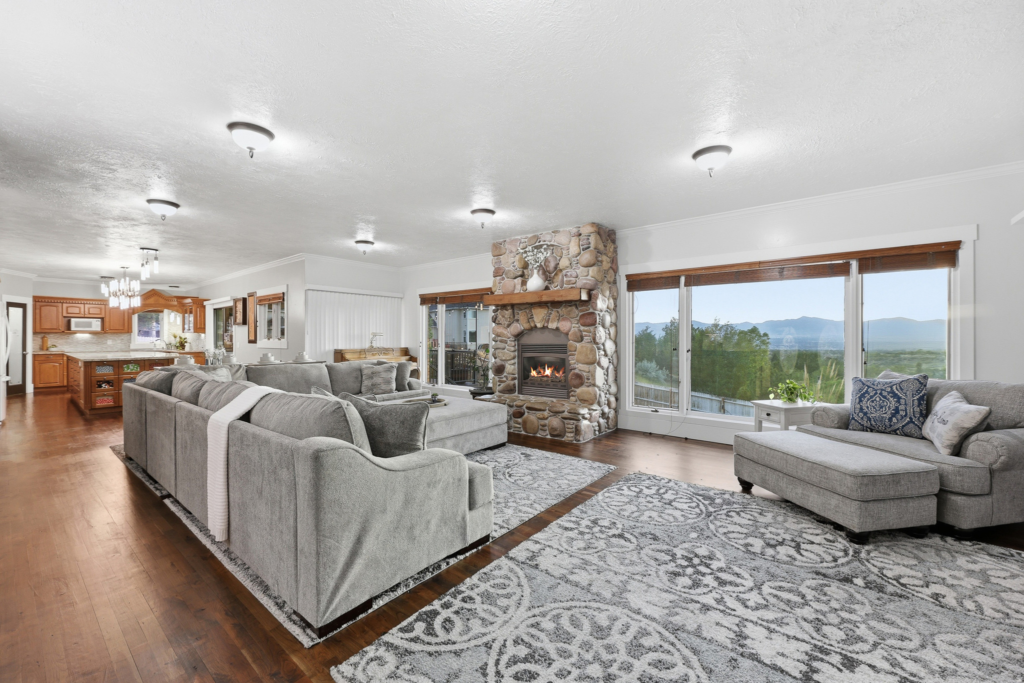 DIMPLE DELL RANCHETTES - Residential