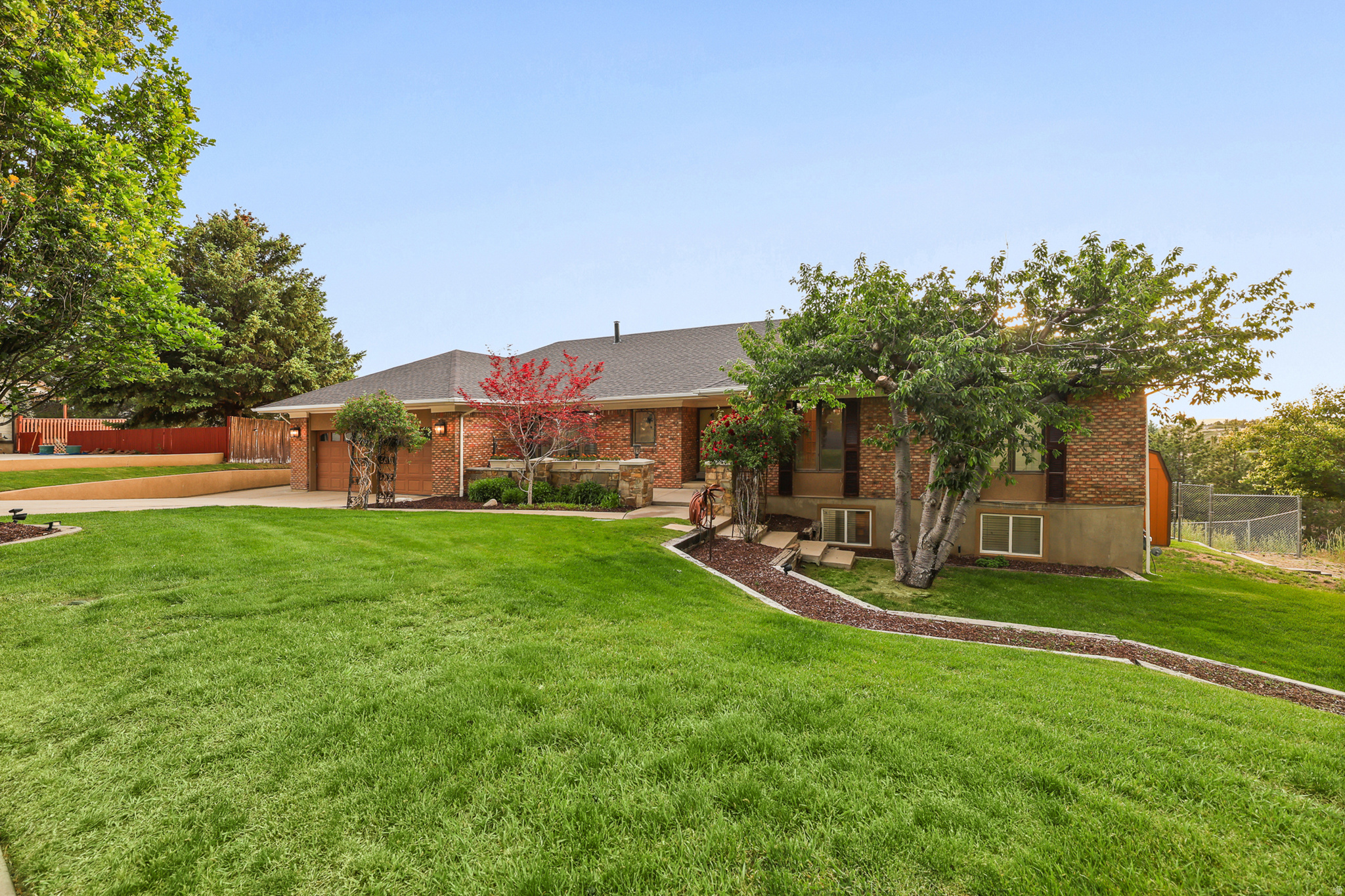 DIMPLE DELL RANCHETTES - Residential