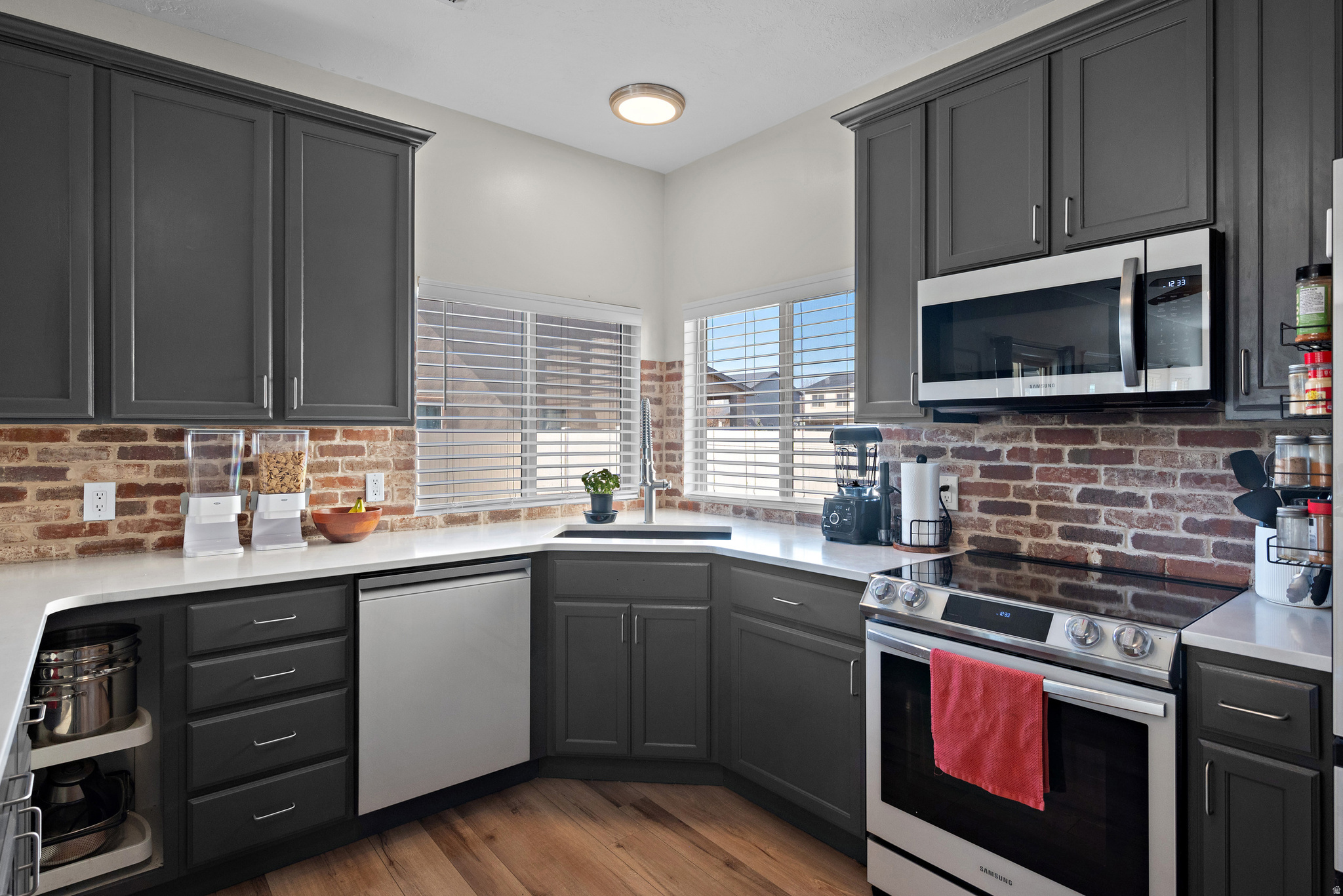 NORTH LAKE - Residential