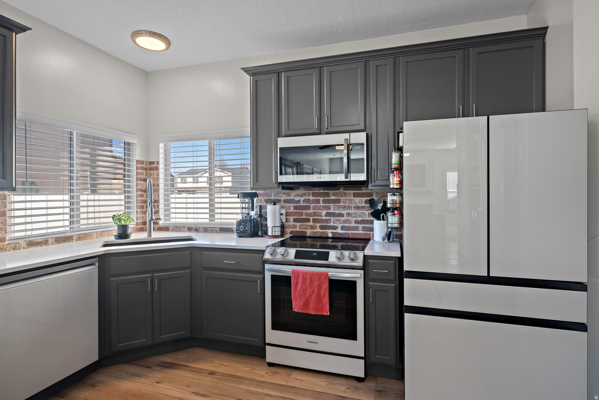 NORTH LAKE - Residential