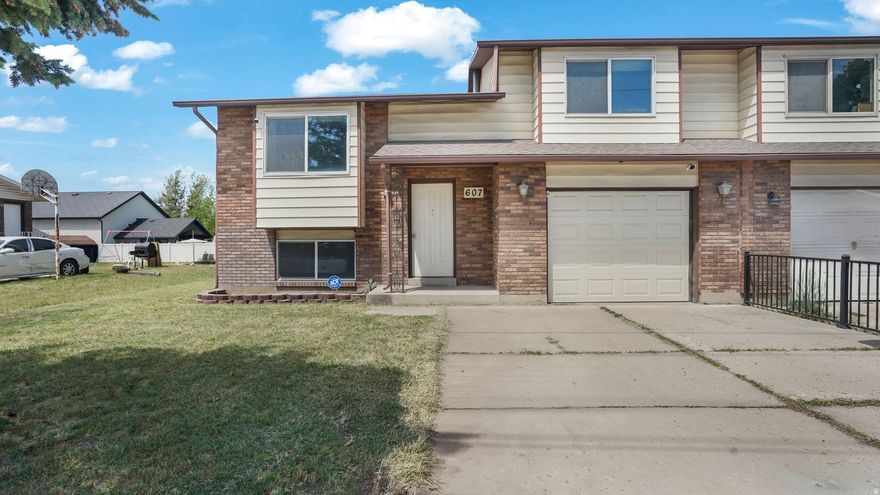 Great 3 bed, 2 bath twin home in West Point! Updated kitchen and appliances. Easy access to stores and schools. Buyer to verify all information.