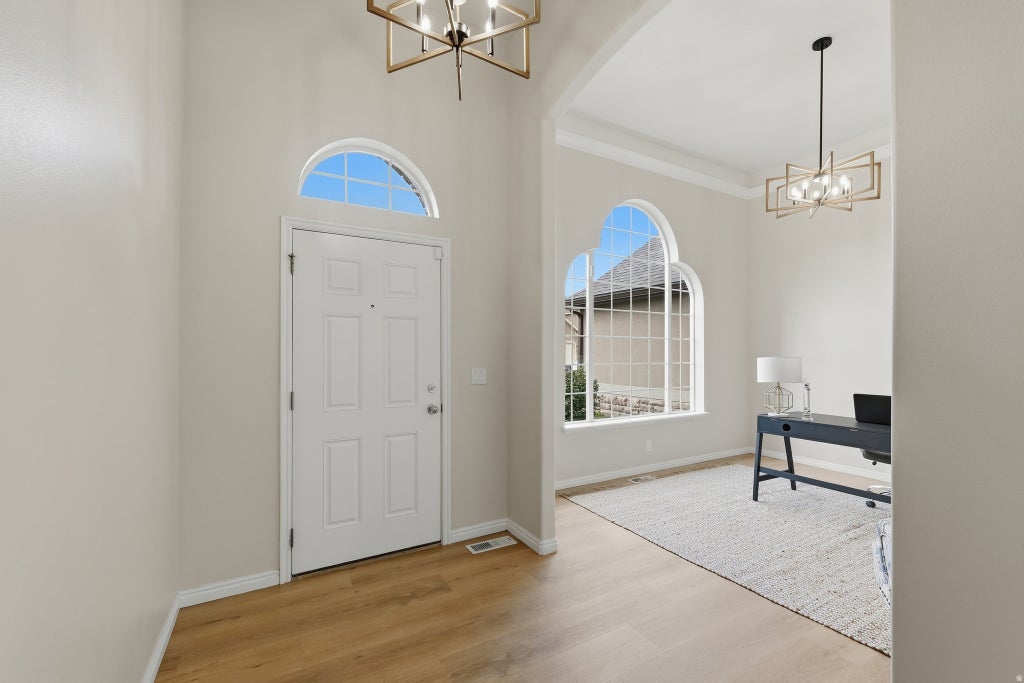 Photo of 1078 N COYOTE RUN, Saratoga Springs, UT 84045 (MLS # 2186338)