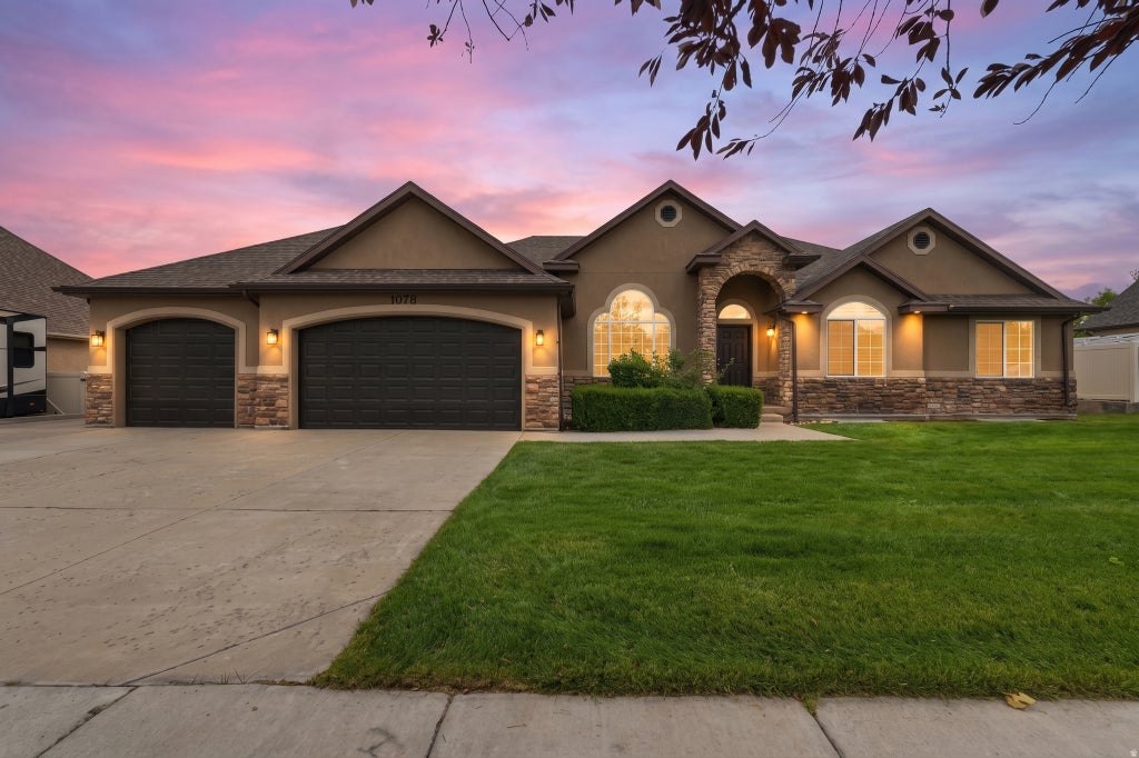 Photo of 1078 N COYOTE RUN, Saratoga Springs, UT 84045 (MLS # 2186338)