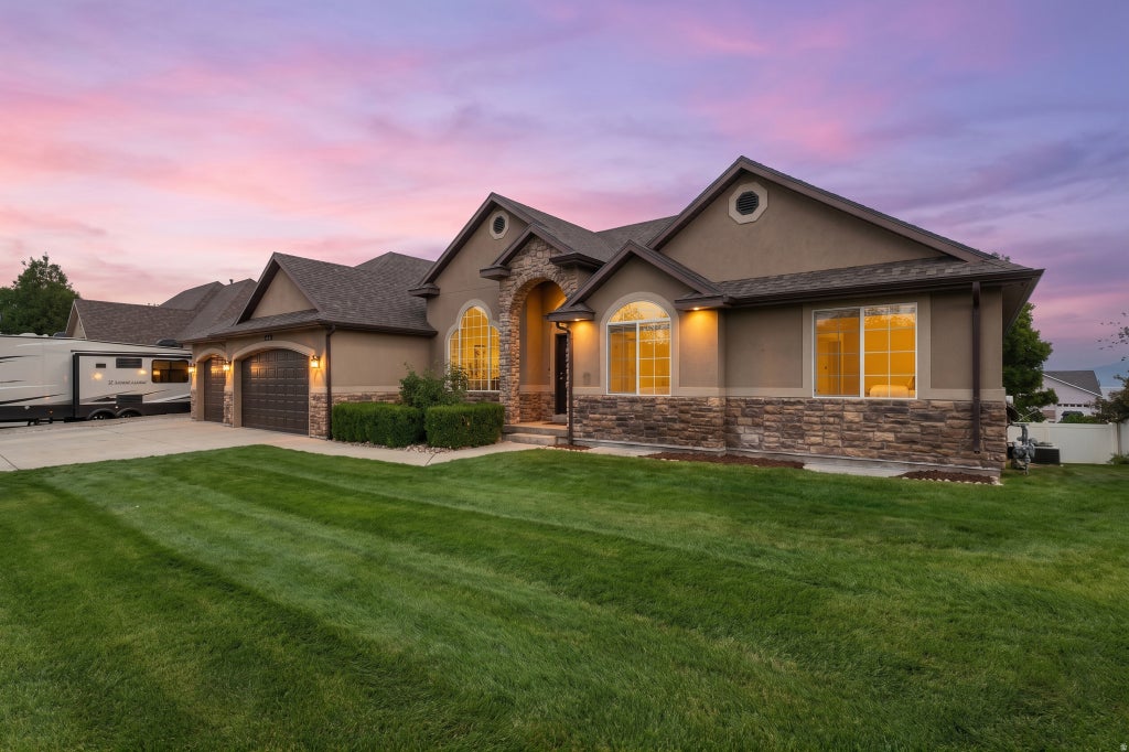 Photo of 1078 N COYOTE RUN, Saratoga Springs, UT 84045 (MLS # 2186338)