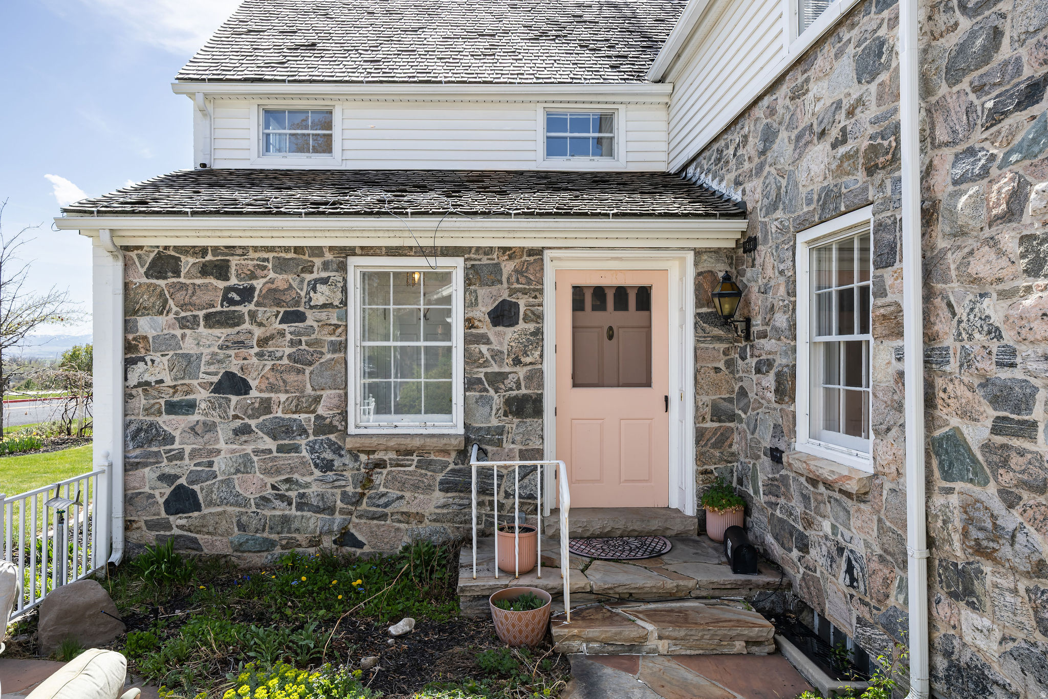 TEMPLE VIEW - Residential