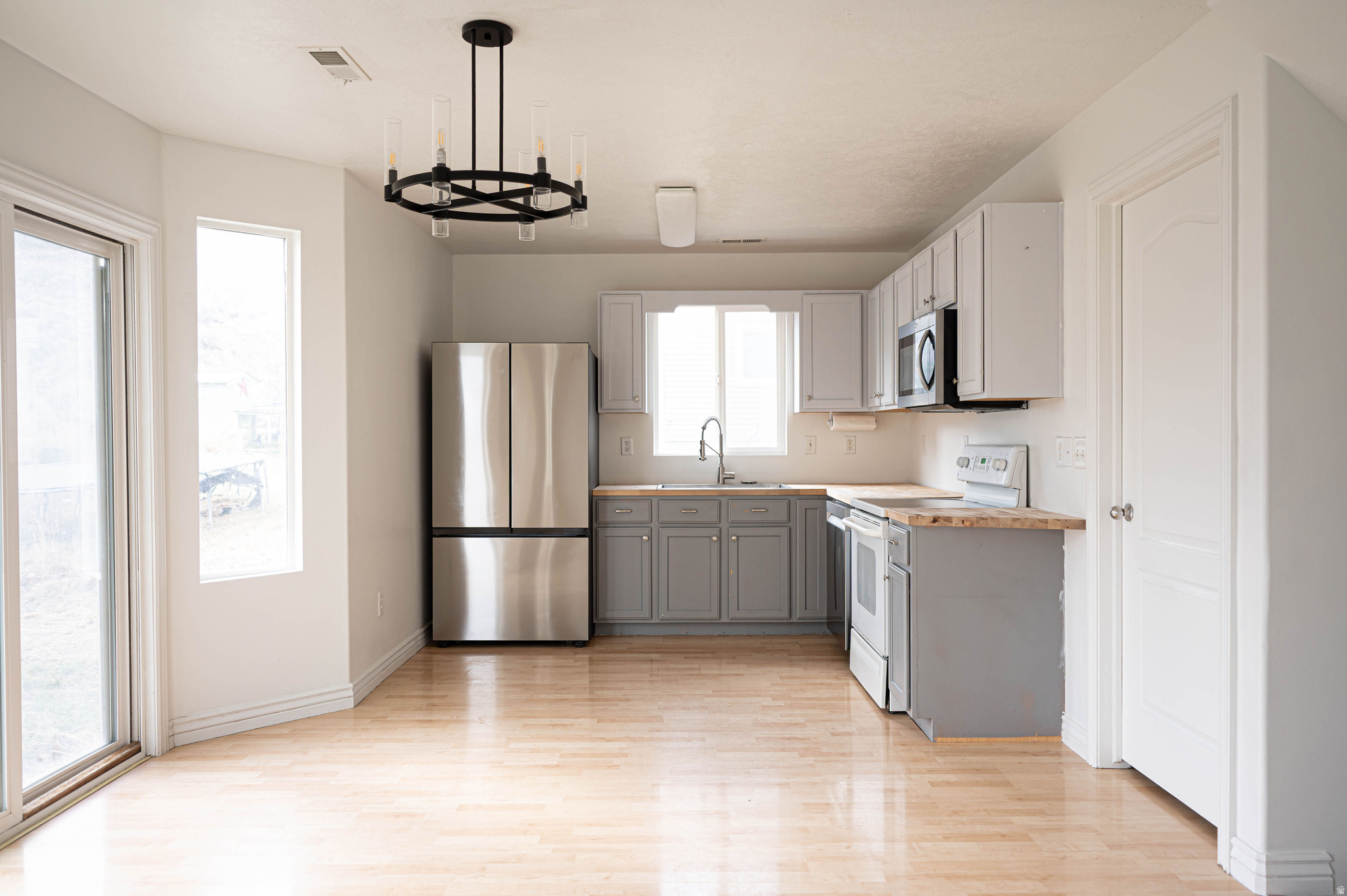 FREEMONT SPRINGS - Residential