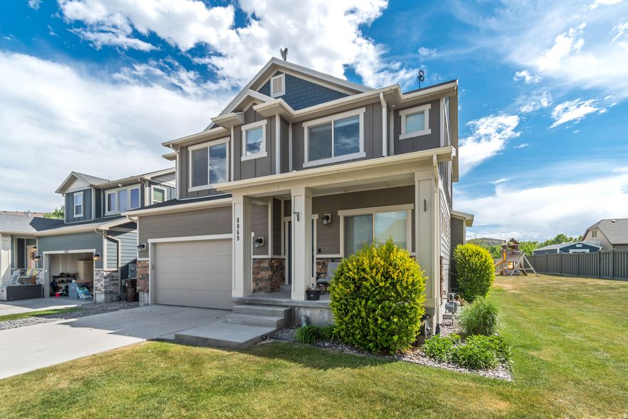 Square footage figures are provided as a courtesy estimate only and were obtained from county records .  Buyer is advised to obtain an independent measurement.