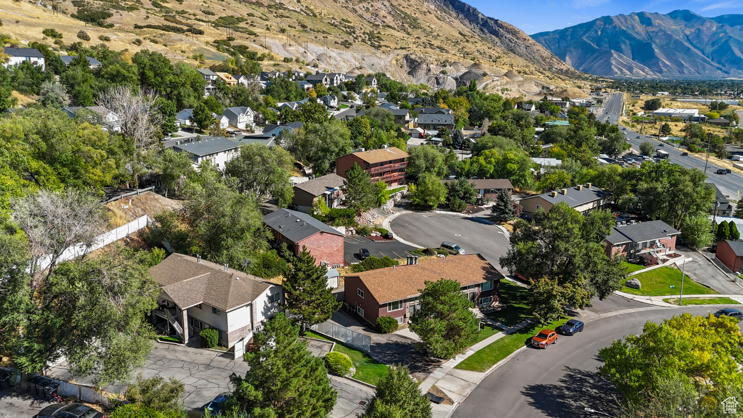 CRESCENT HILLS - Residential Income