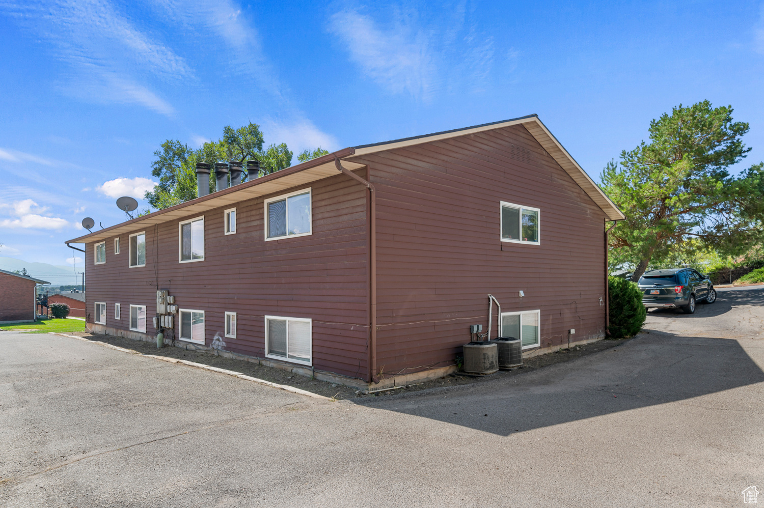 CRESCENT HILLS - Residential Income