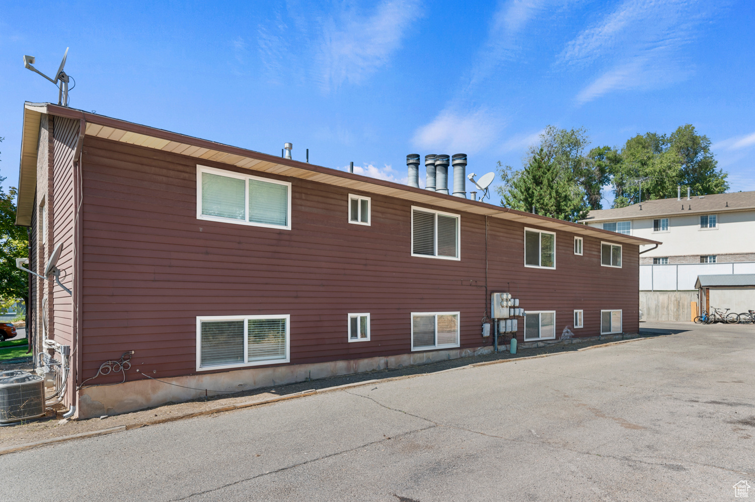 CRESCENT HILLS - Residential Income