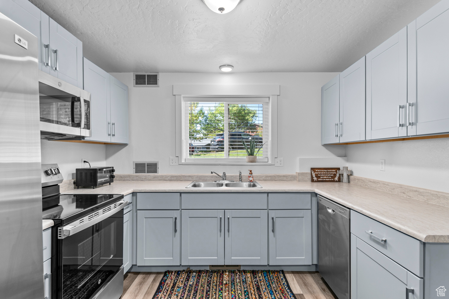 CRESCENT HILLS - Residential Income