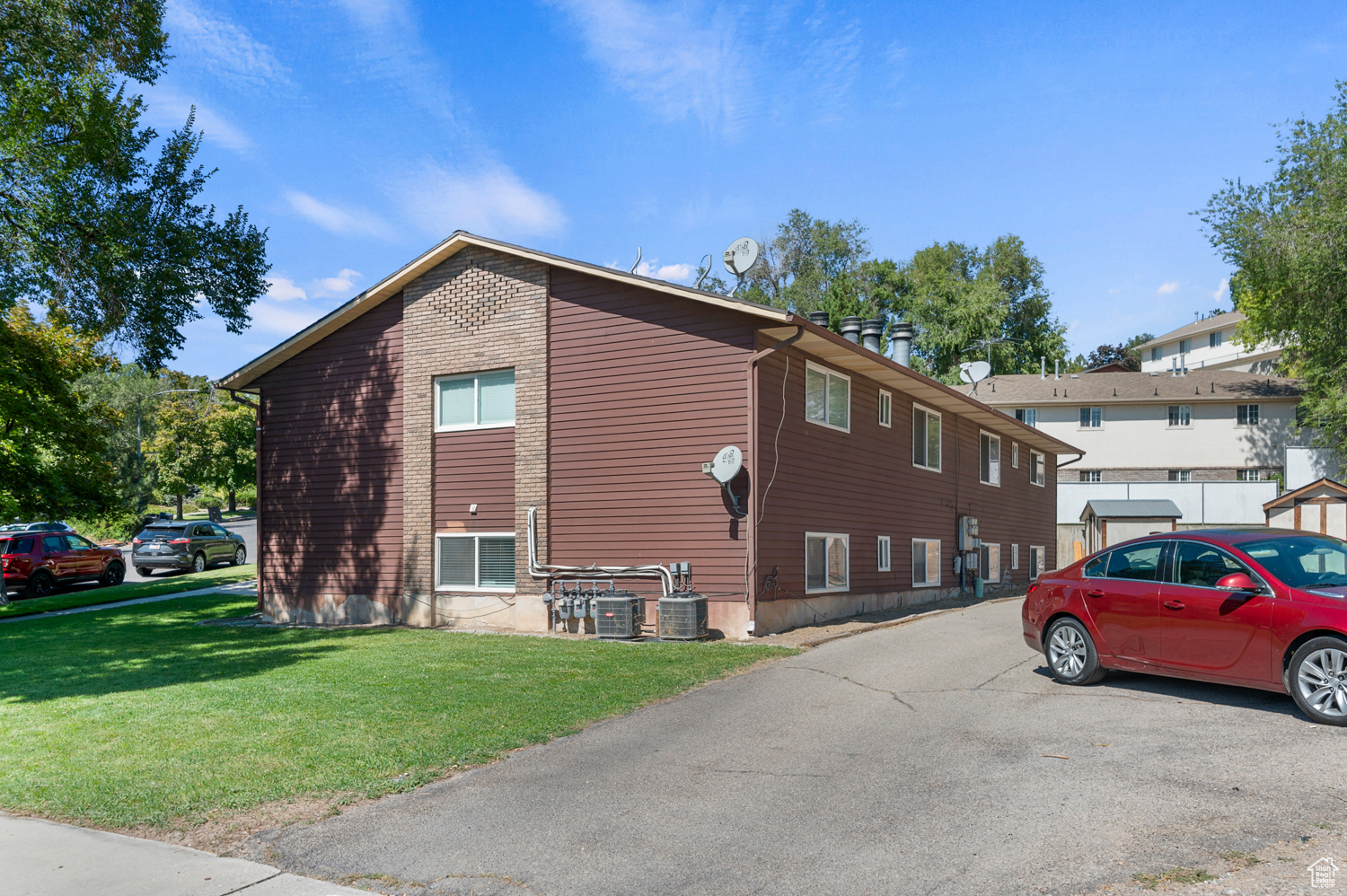 CRESCENT HILLS - Residential Income