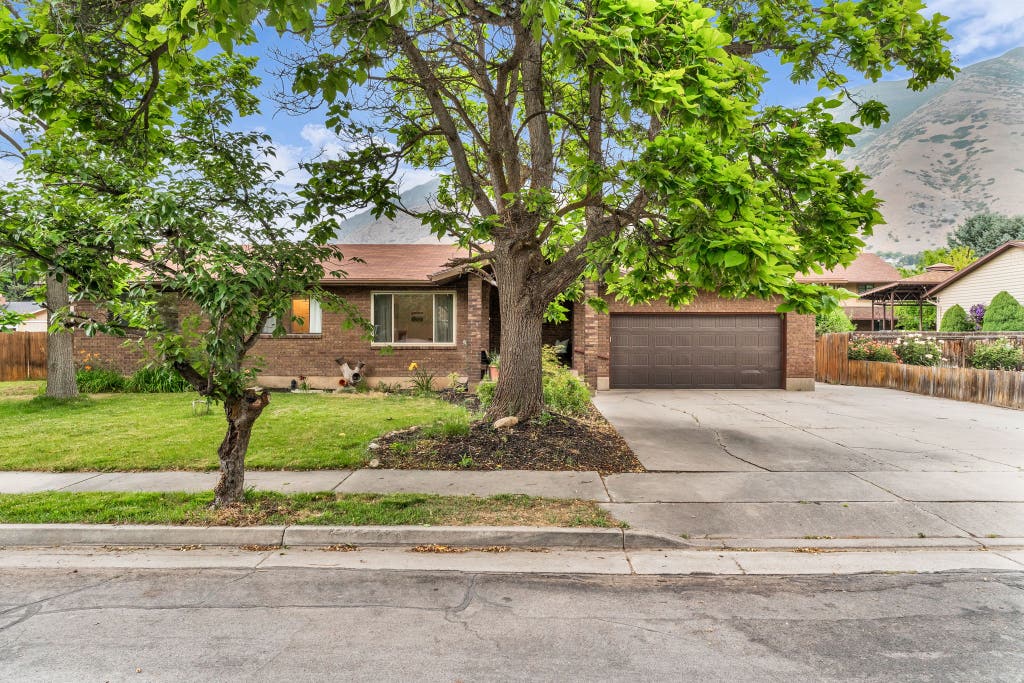 Photo of 1539 E 450 S, Springville, UT 84663 (MLS # 2169591)