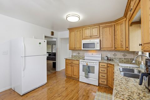 Tiny photo for 2252 E 6450 S, Cottonwood Heights, UT 84121 (MLS # 2154225)