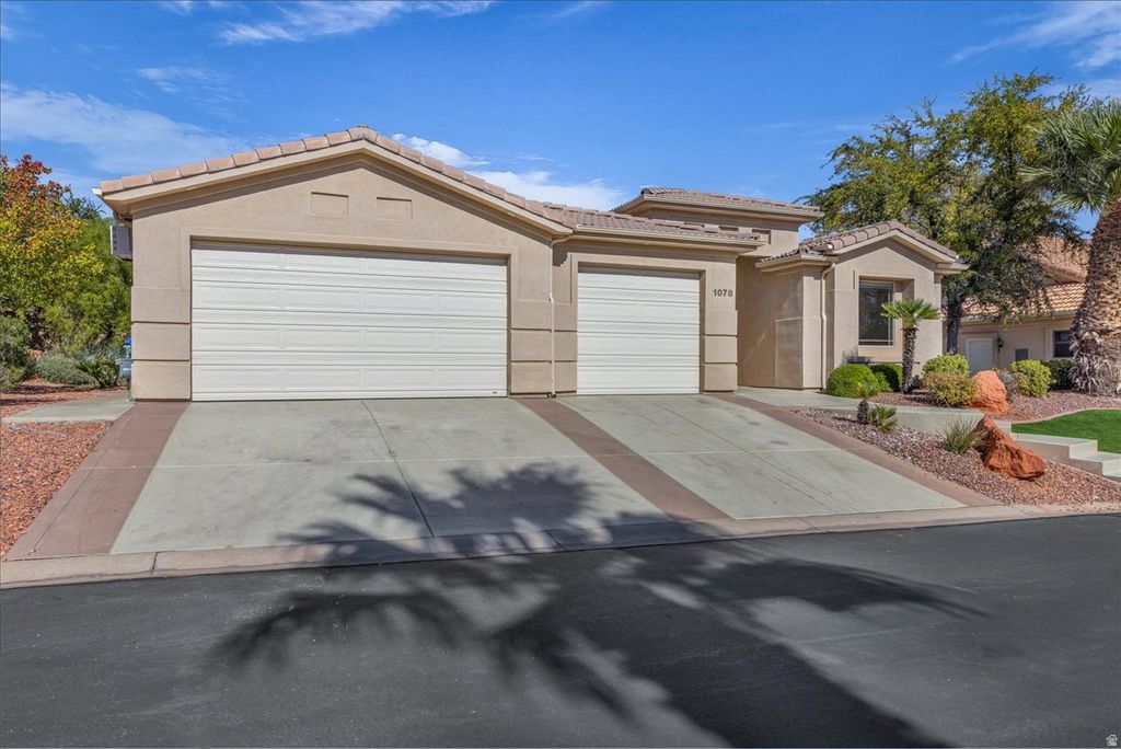 Photo of 1078 W KANARRA CT, Washington, UT 84780 (MLS # 2120175)