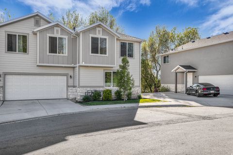 Photo of 607 S PLUM CREEK LN E #34, Ogden, UT 84404 (MLS # 2152269)