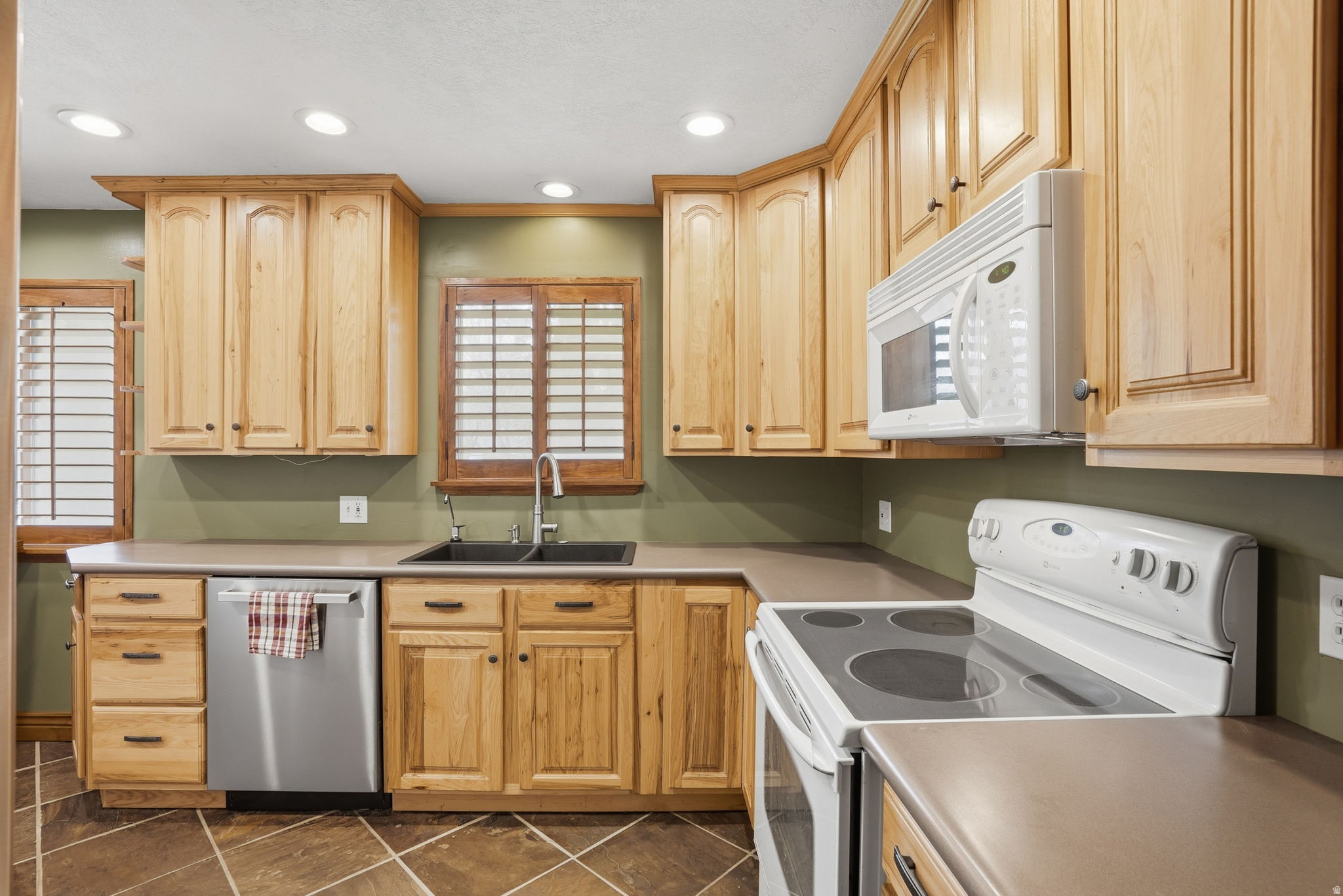 FULLER GARDENS - Residential