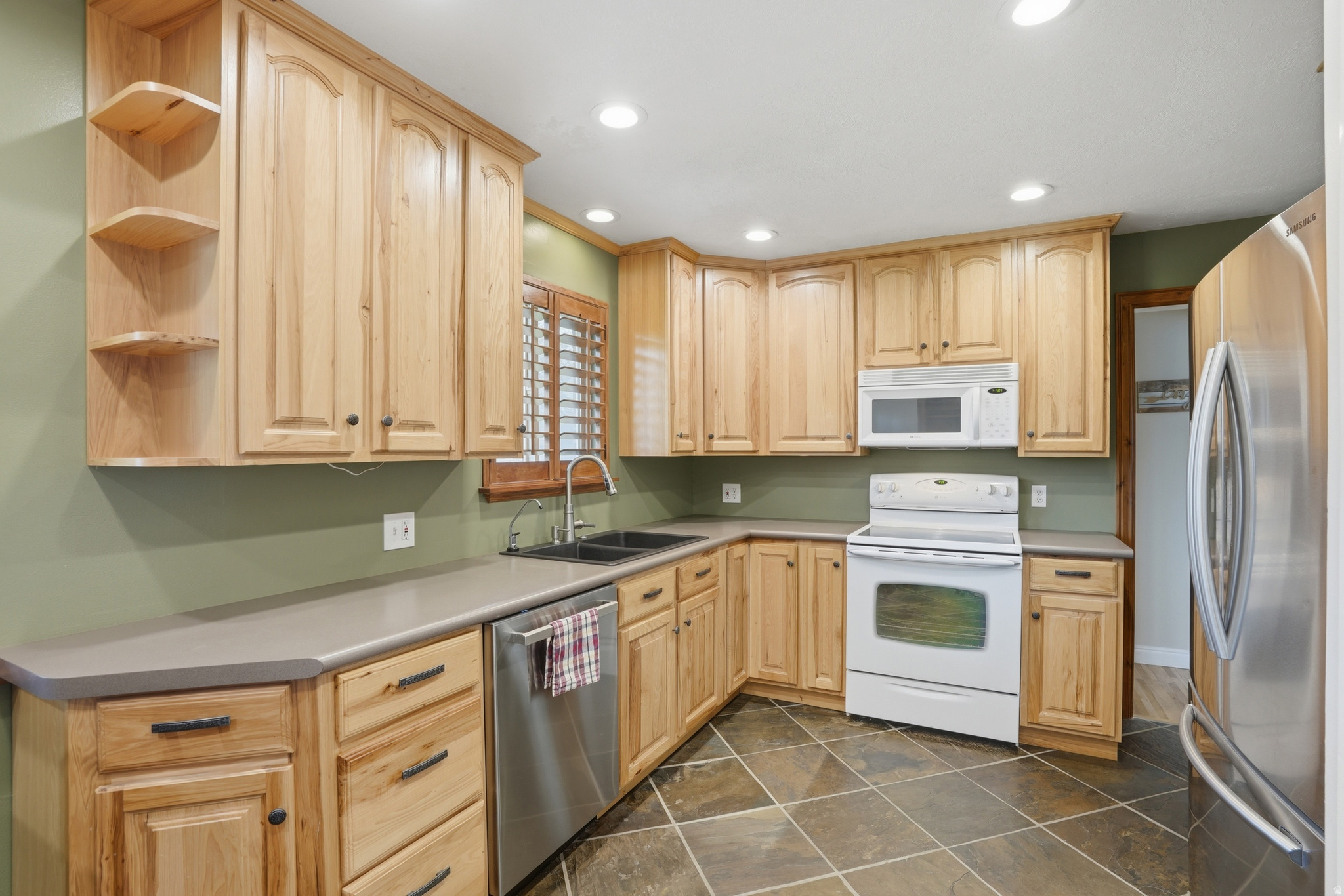 FULLER GARDENS - Residential