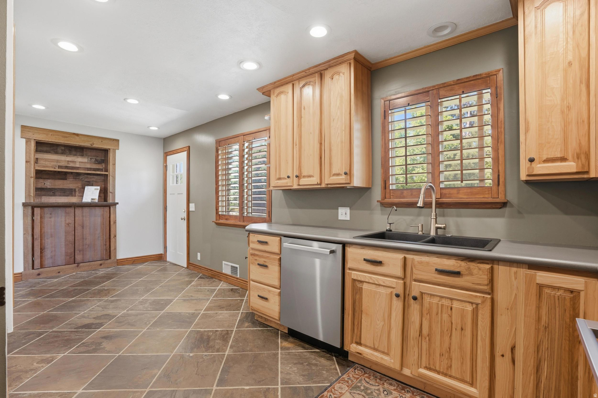 FULLER GARDENS - Residential