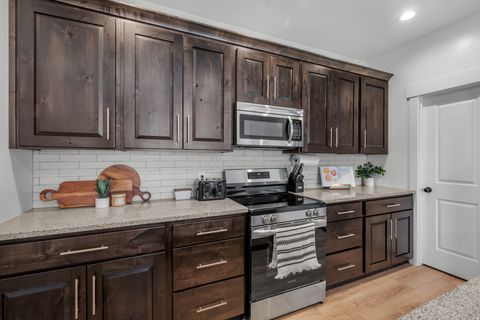 Tiny photo for 826 W WALNUT BARK LN, Mapleton, UT 84664 (MLS # 2151207)