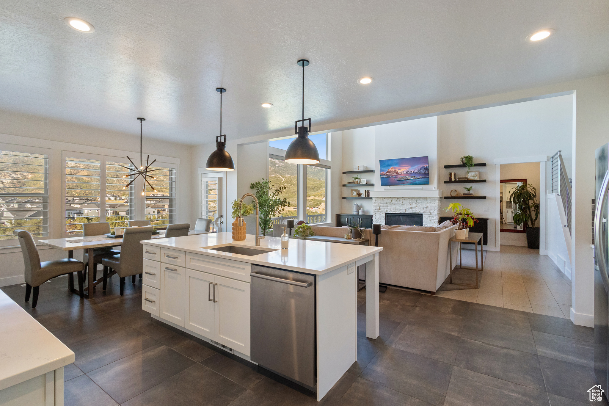 HIDDEN CANYON - Residential