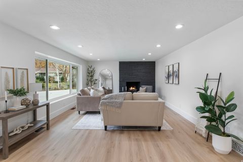 Tiny photo for 4386 S 2490 E, Holladay, UT 84124 (MLS # 2124838)