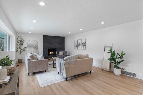 Tiny photo for 4386 S 2490 E, Holladay, UT 84124 (MLS # 2124838)